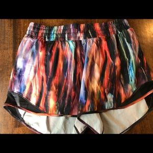 Lululemon size 6 high rise hotty hot shorts